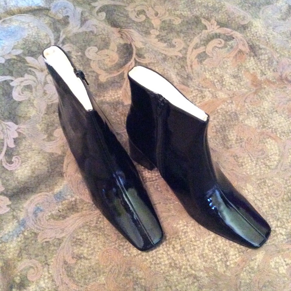 Journee Collection “Haylinn” bootie.